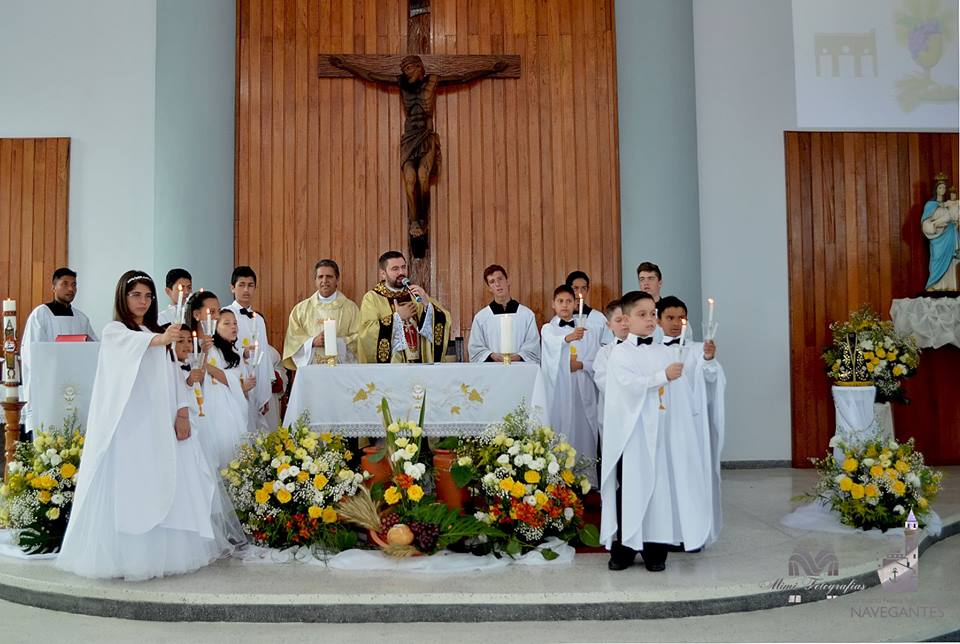 Santa Missa de 1ª Eucaristia - Comunidade Nossa Senhora da Paz