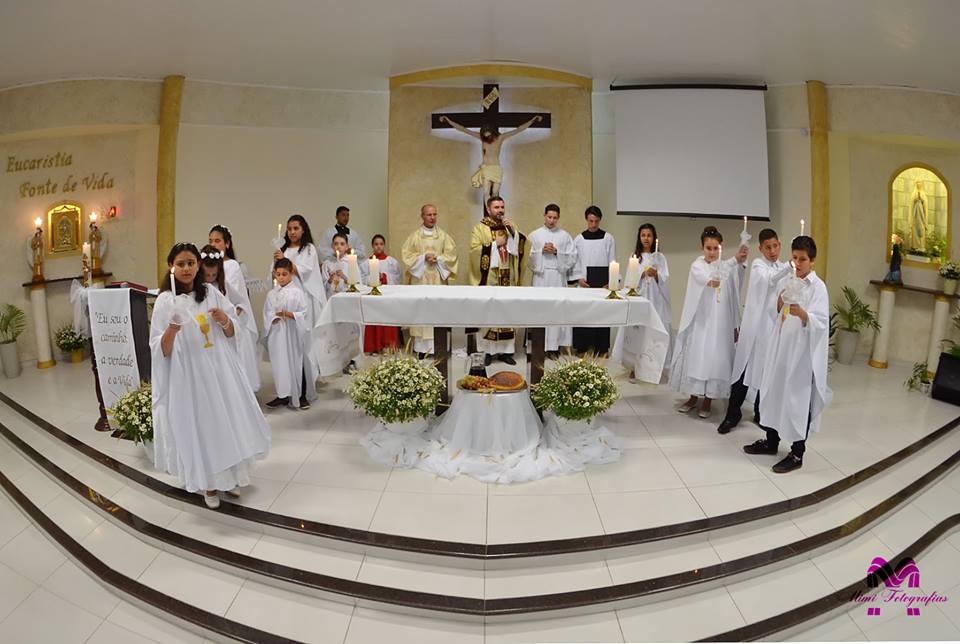 Santa Missa de 1ª Eucaristia - Comunidade Nossa Senhora de Lourdes