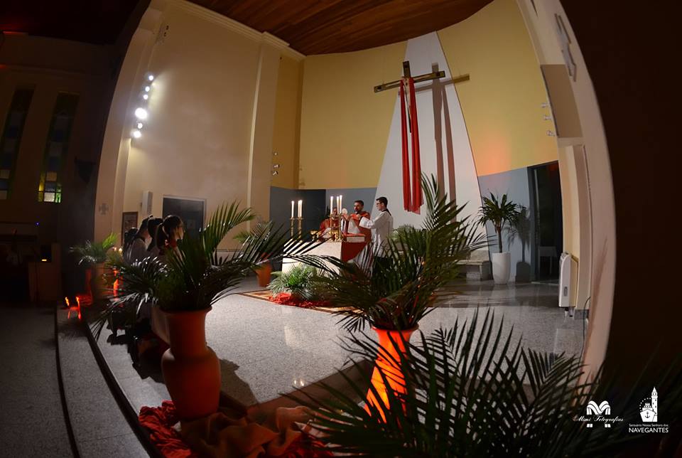 Santa Missa de Domingo de Ramos 24/03/2018 - Horário: 19h30